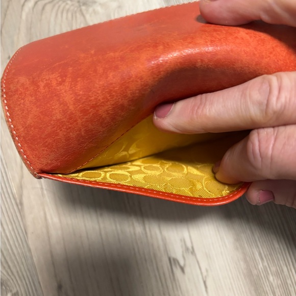 Classic Orange Vintage Wallet with key ring width is 5 length is 3 - Picture 3 of 7